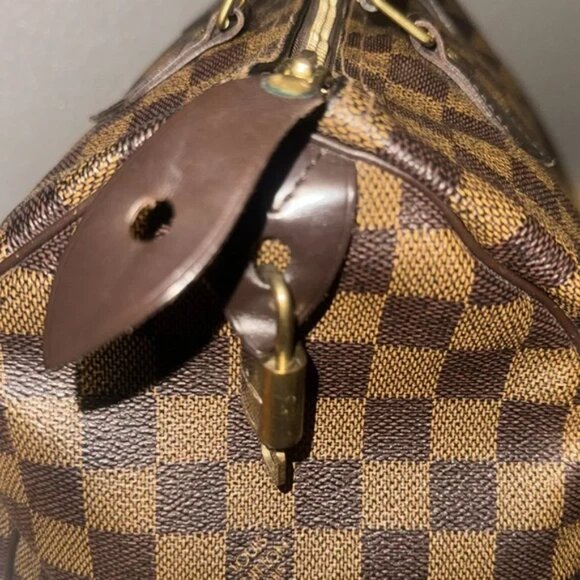 Authentic Pre-Loved Louis Vuitton Speedy 30 - Picture 8 of 15